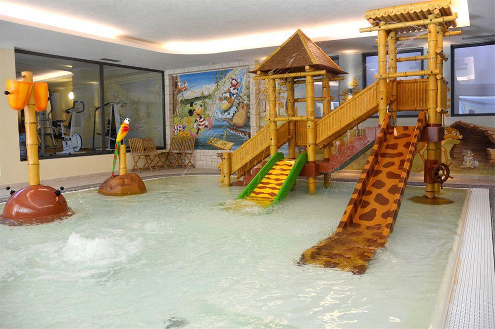 Alpholiday Dolomiti Wellness & Family Hotel Dimaro Luaran gambar