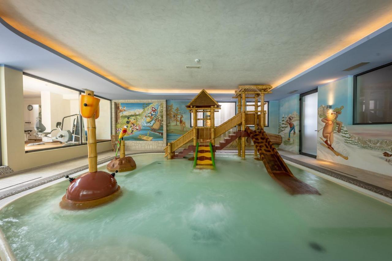 Alpholiday Dolomiti Wellness & Family Hotel Dimaro Luaran gambar