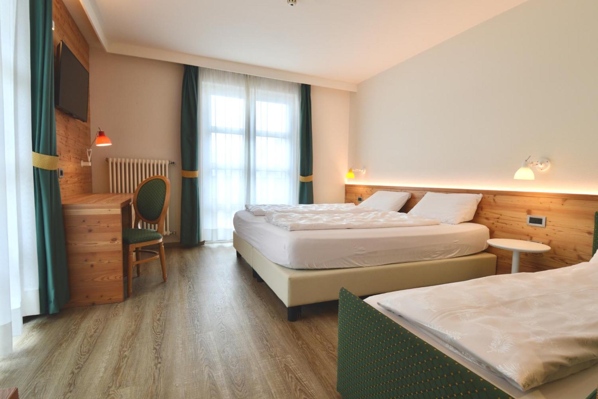 Alpholiday Dolomiti Wellness & Family Hotel Dimaro Bilik gambar