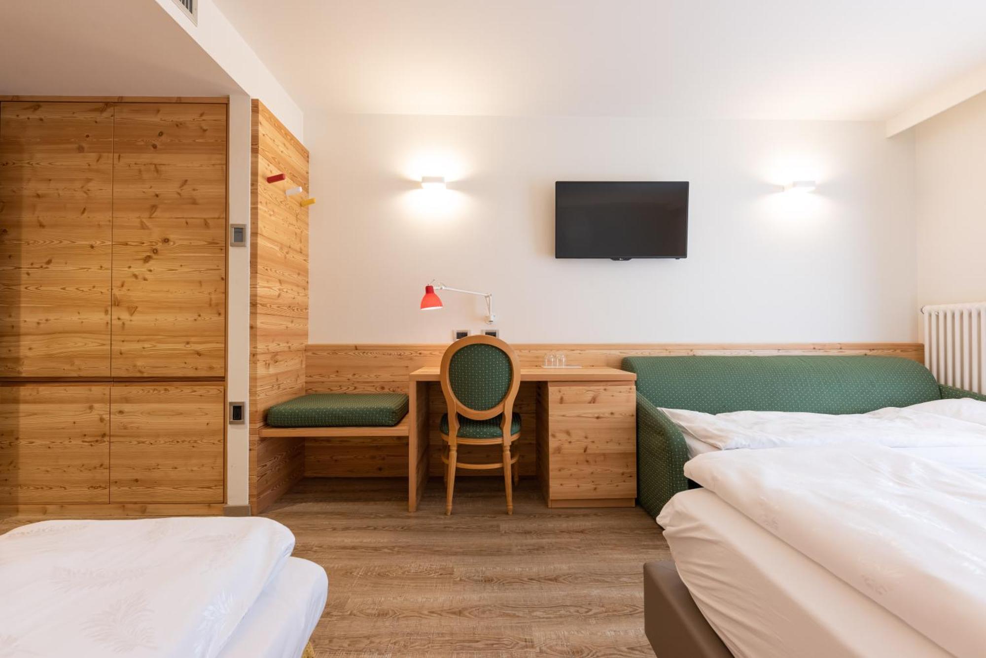 Alpholiday Dolomiti Wellness & Family Hotel Dimaro Bilik gambar