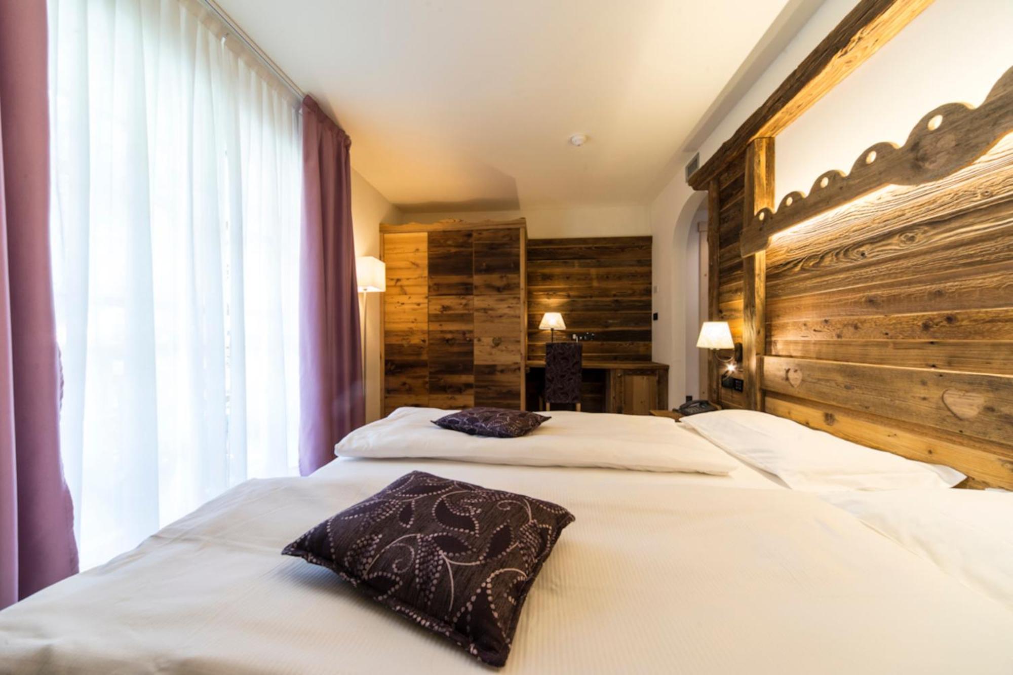 Alpholiday Dolomiti Wellness & Family Hotel Dimaro Bilik gambar