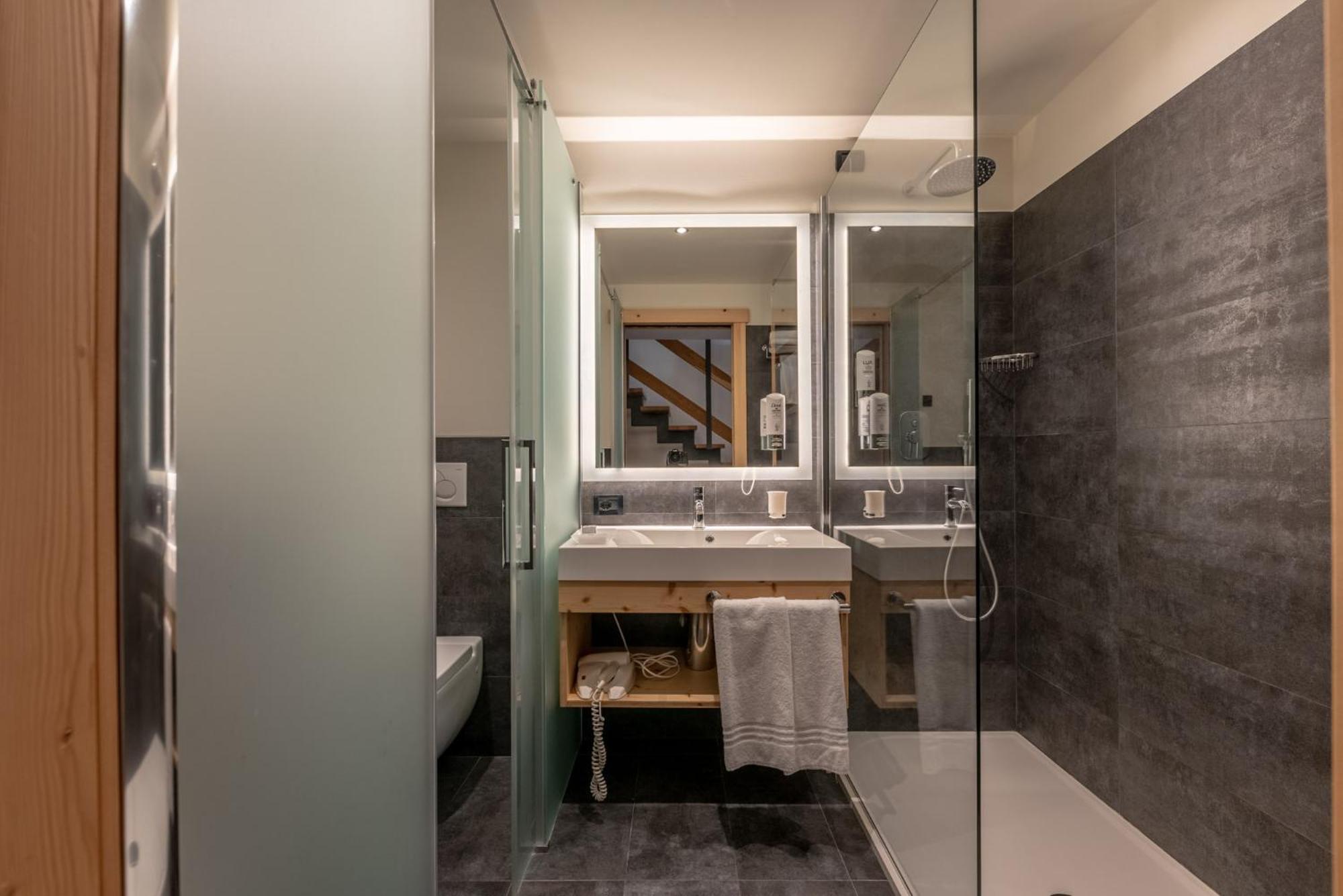 Alpholiday Dolomiti Wellness & Family Hotel Dimaro Bilik gambar
