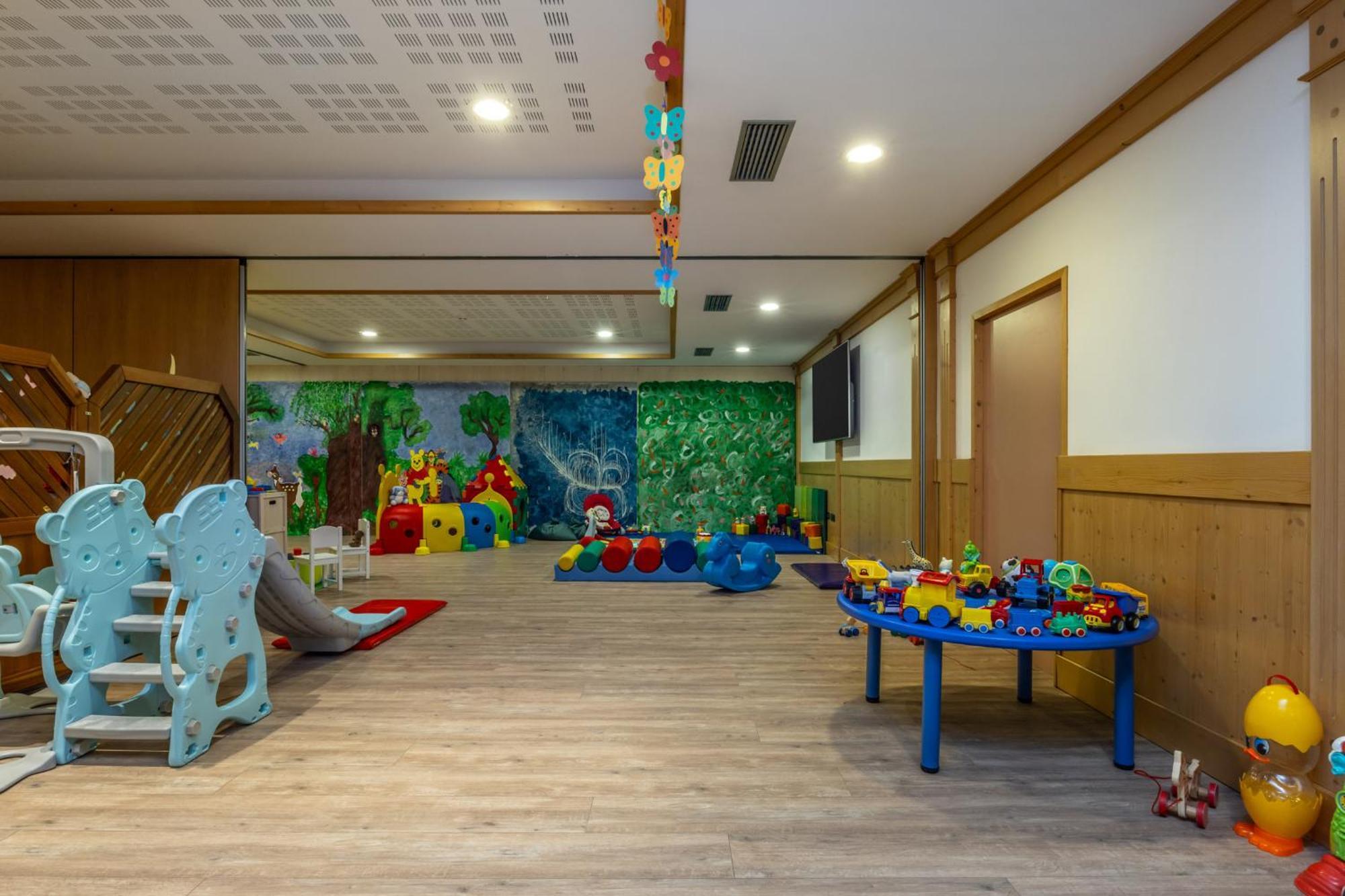 Alpholiday Dolomiti Wellness & Family Hotel Dimaro Luaran gambar