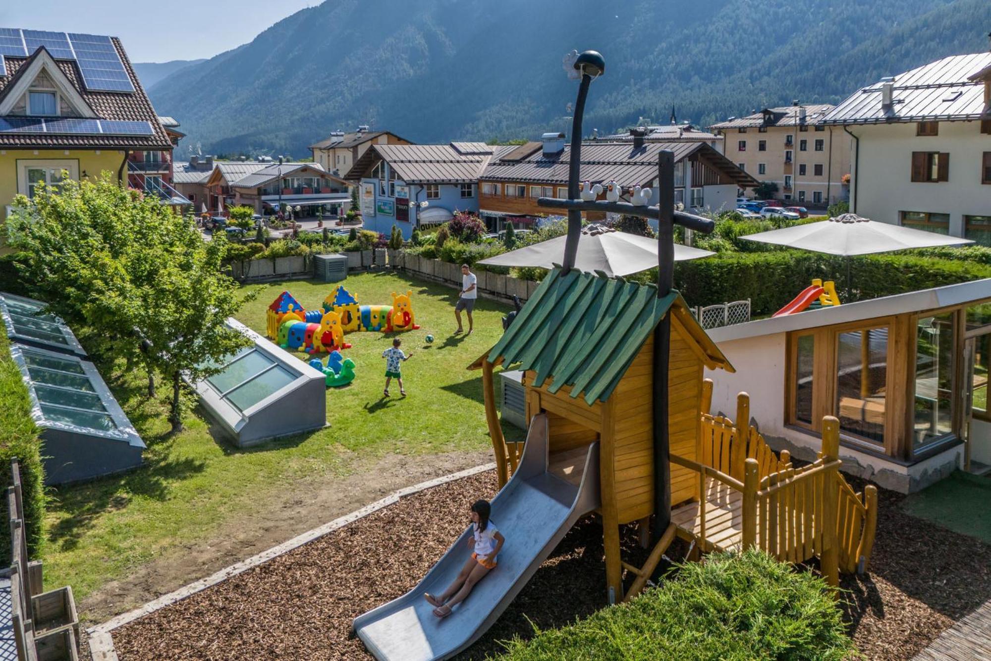 Alpholiday Dolomiti Wellness & Family Hotel Dimaro Luaran gambar