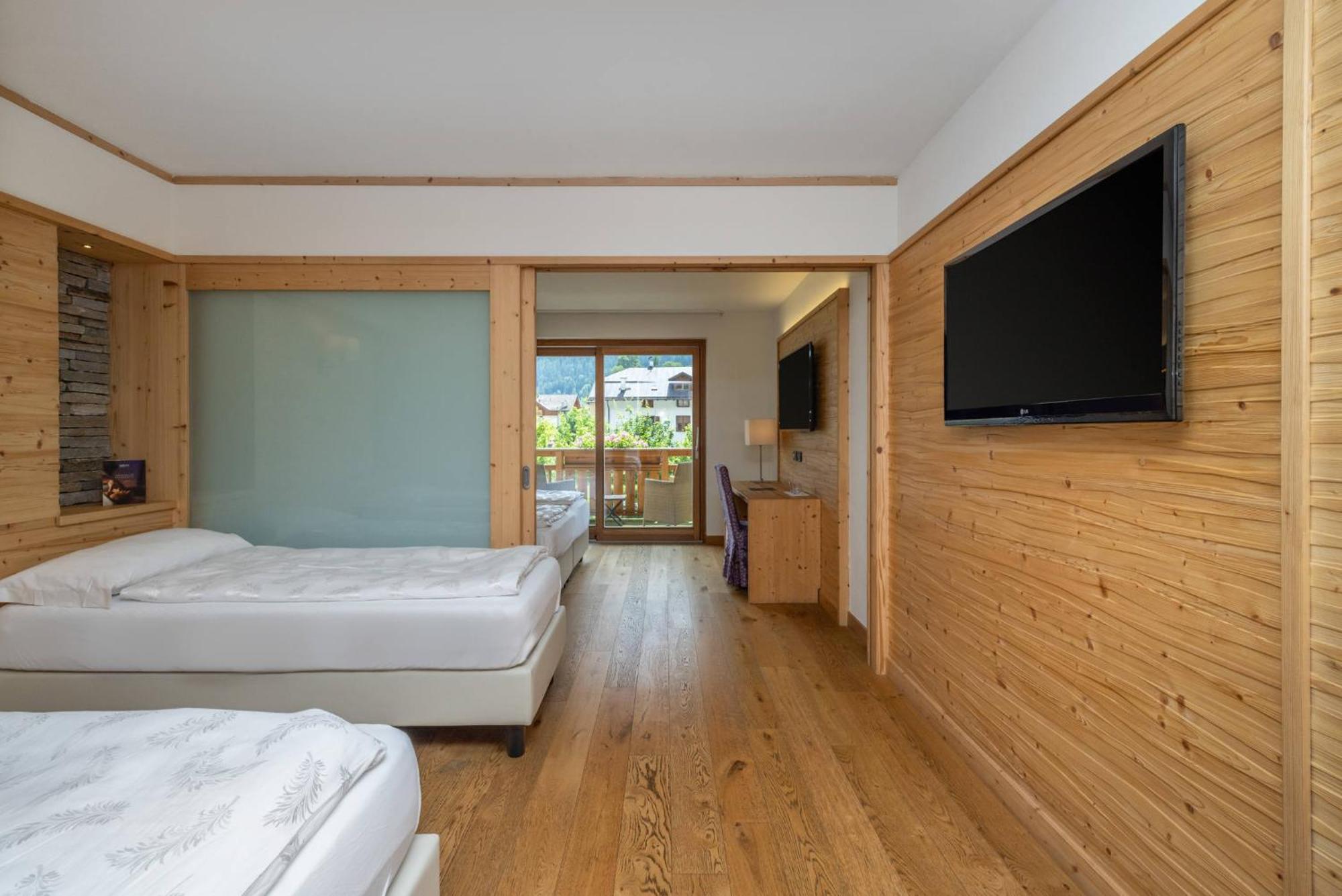 Alpholiday Dolomiti Wellness & Family Hotel Dimaro Bilik gambar