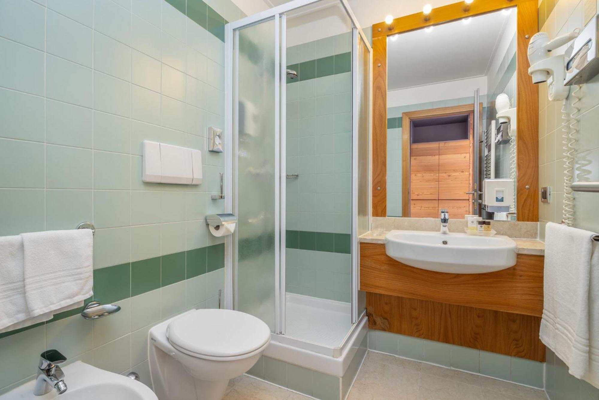 Alpholiday Dolomiti Wellness & Family Hotel Dimaro Bilik gambar