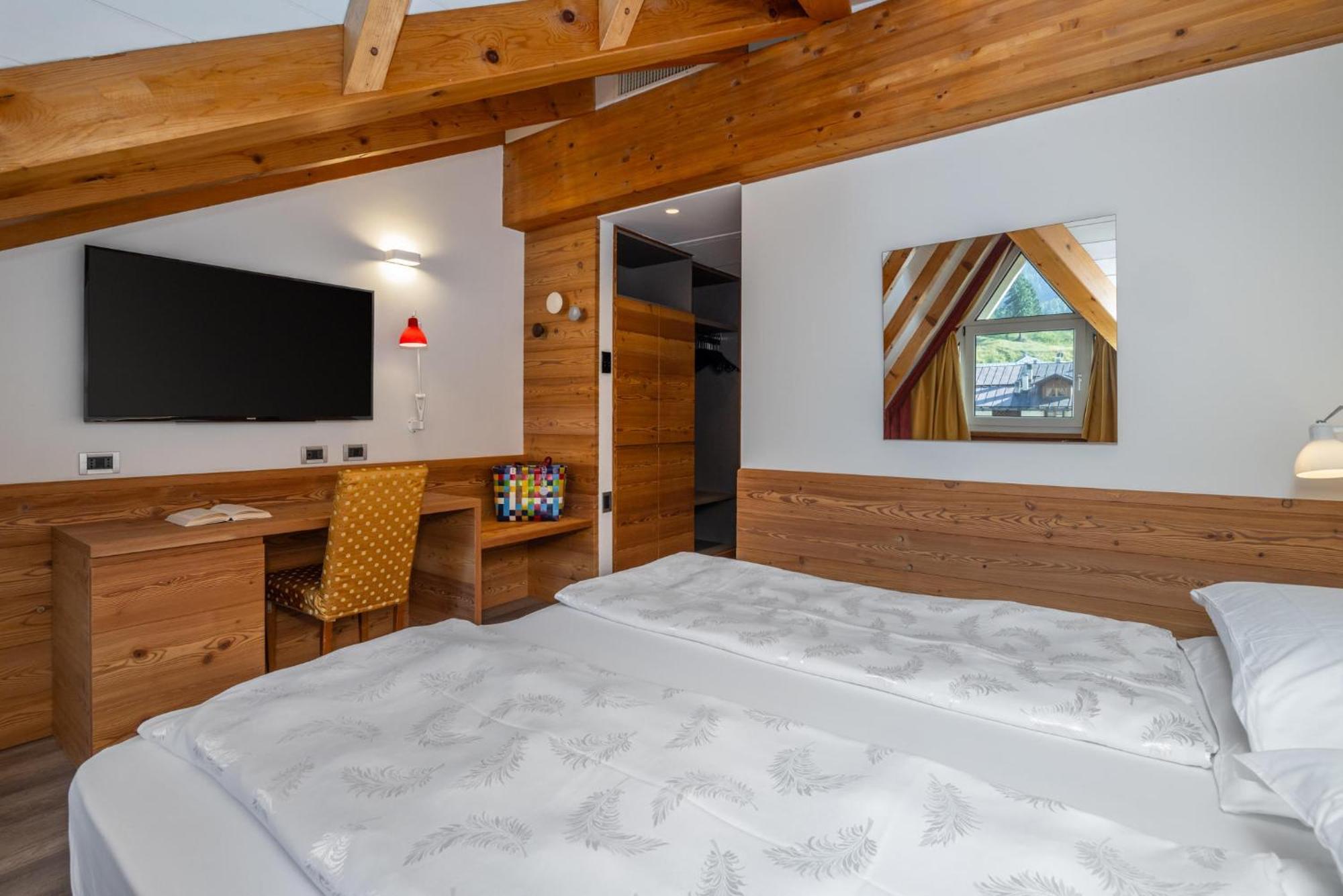 Alpholiday Dolomiti Wellness & Family Hotel Dimaro Bilik gambar