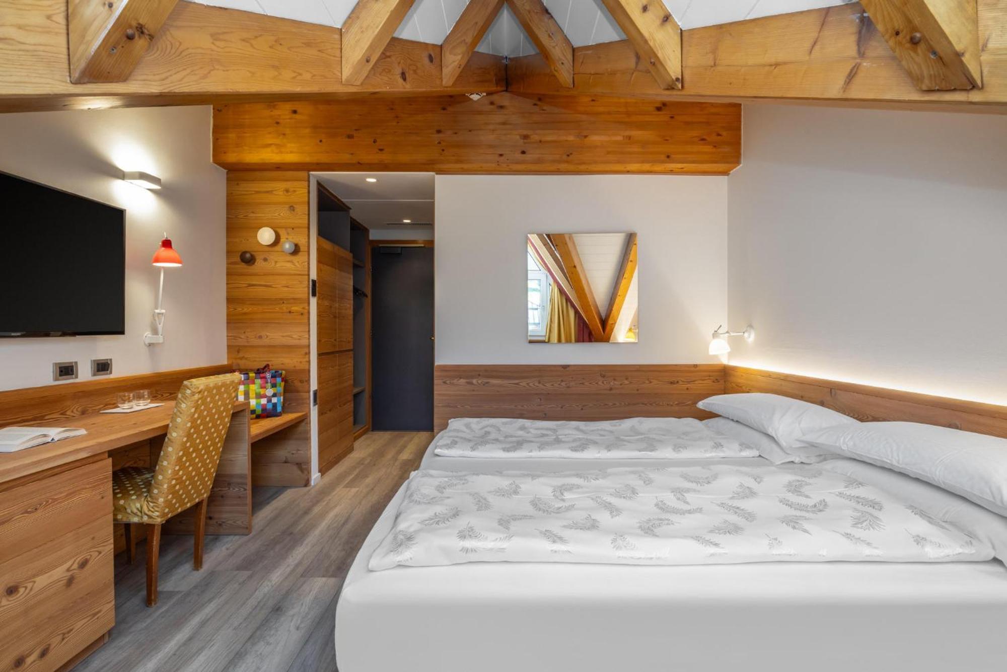 Alpholiday Dolomiti Wellness & Family Hotel Dimaro Bilik gambar