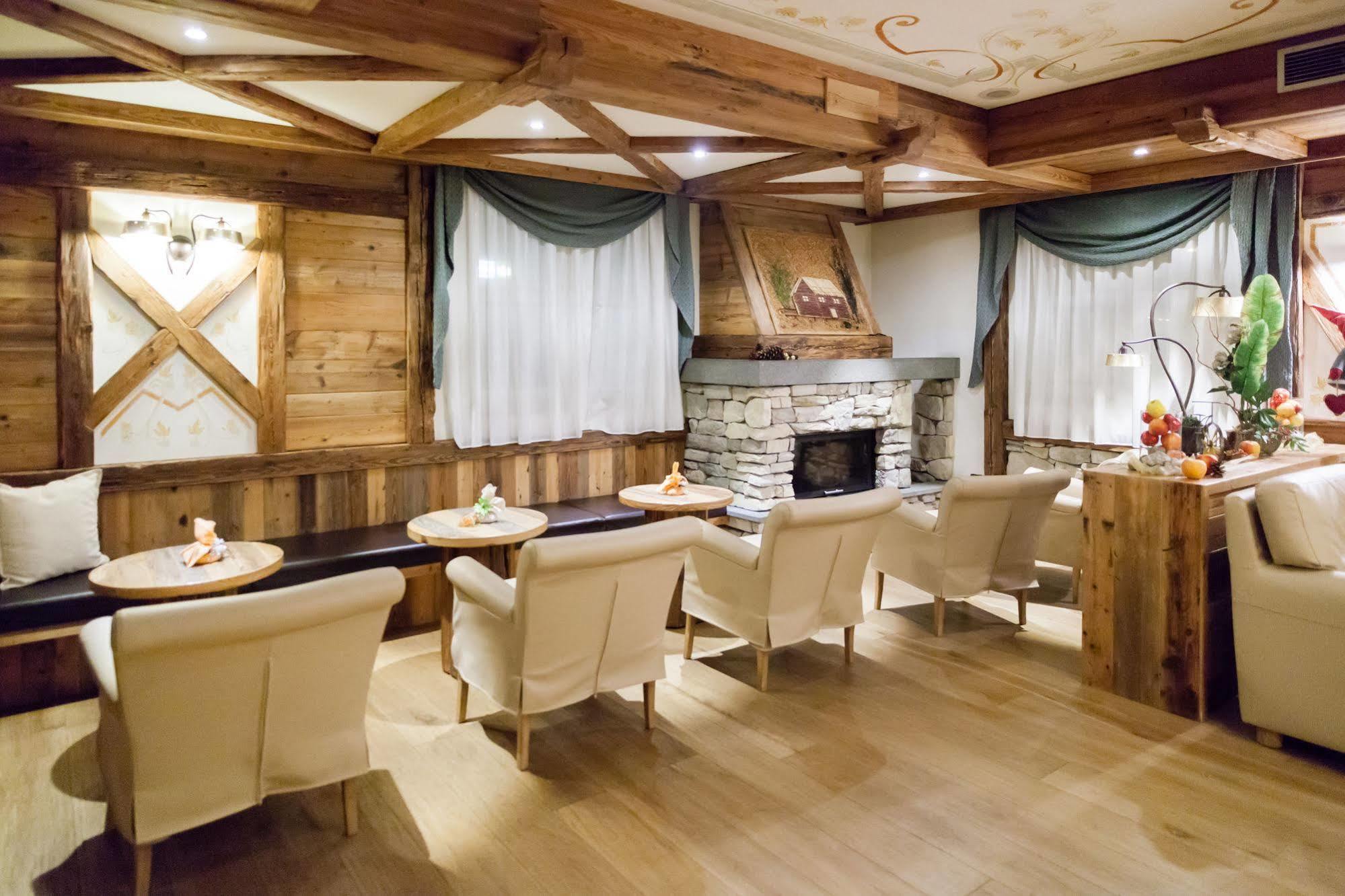 Alpholiday Dolomiti Wellness & Family Hotel Dimaro Luaran gambar