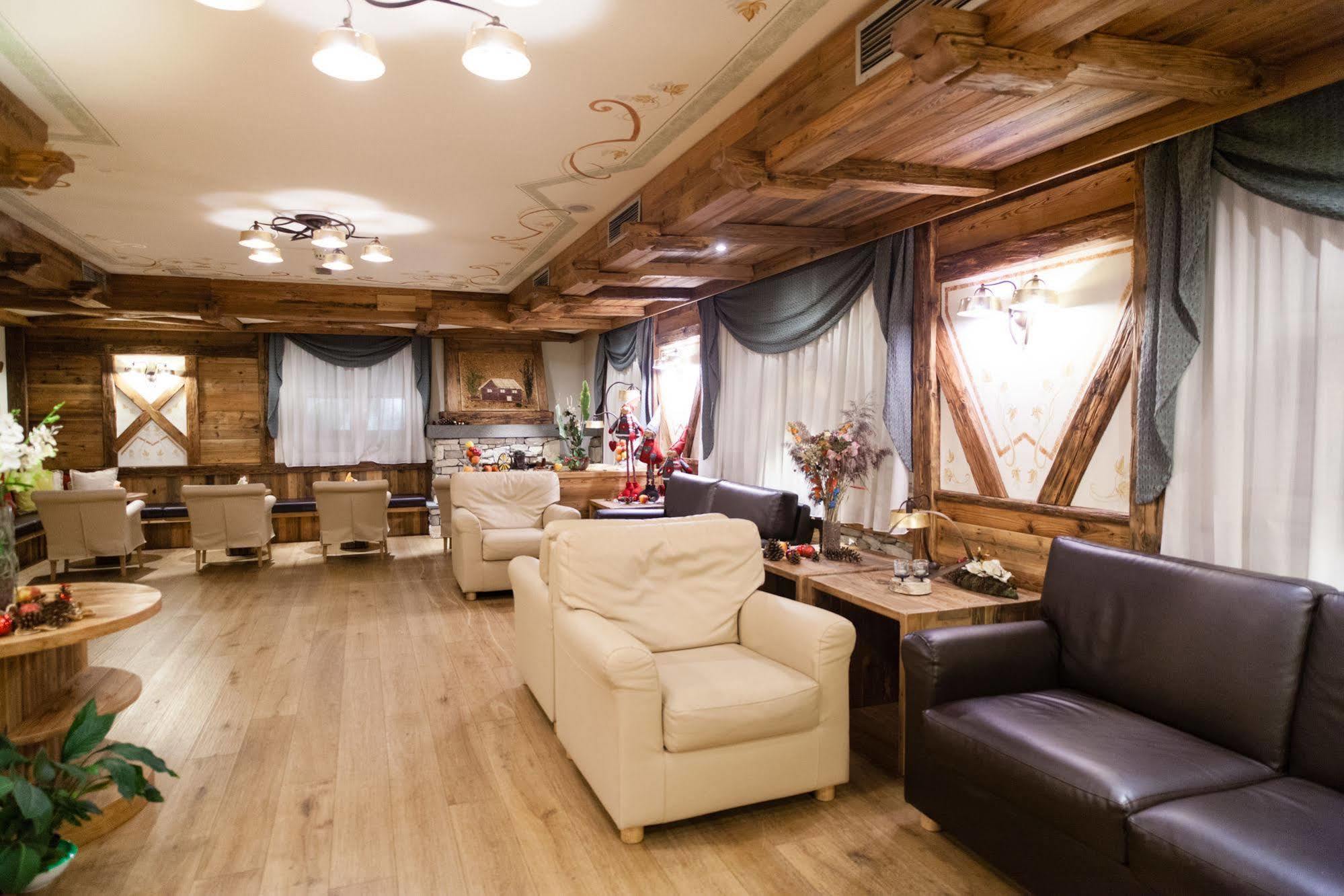 Alpholiday Dolomiti Wellness & Family Hotel Dimaro Luaran gambar