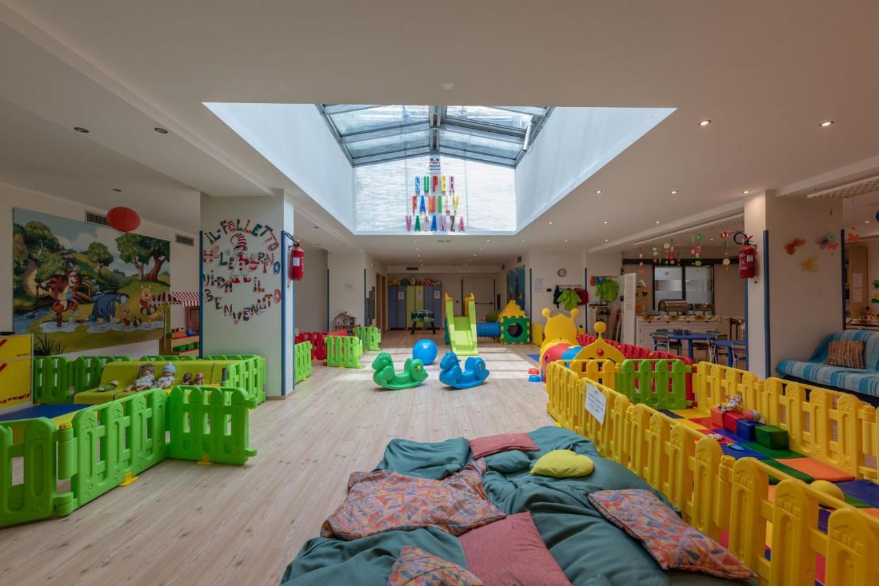 Alpholiday Dolomiti Wellness & Family Hotel Dimaro Luaran gambar